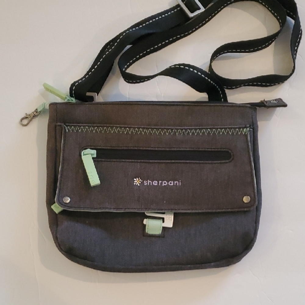 Sherpani Zooma Gray Crossbody Purse Bag